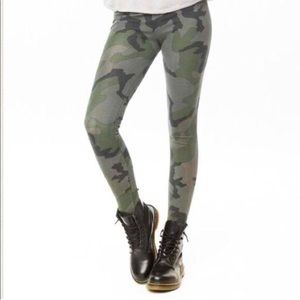 Brandy Melville Camo Leggings